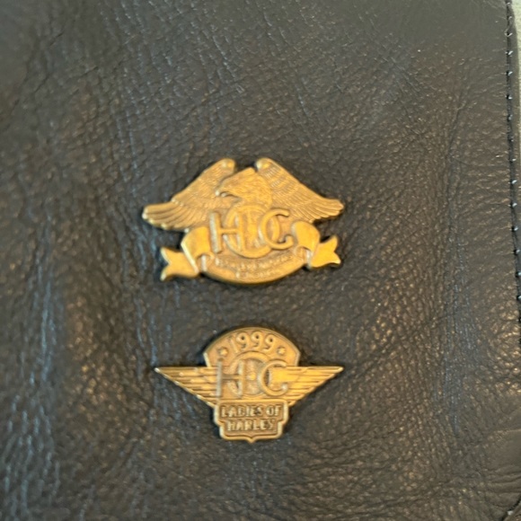 Shaf Women's Leather Vest Motorcycle Harley.
Ladies of Harley patch and buttons - Picture 8 of 10